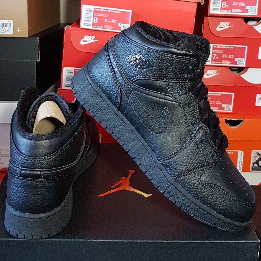 AIR JORDAN 1 MID "TRIPLE BLACK" WOMEN'S US SIZE 8.5 BRAND NEW IN BOX